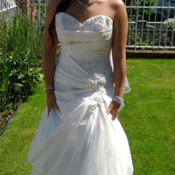 La Sposa Wedding Dress - Picture 6 of 10